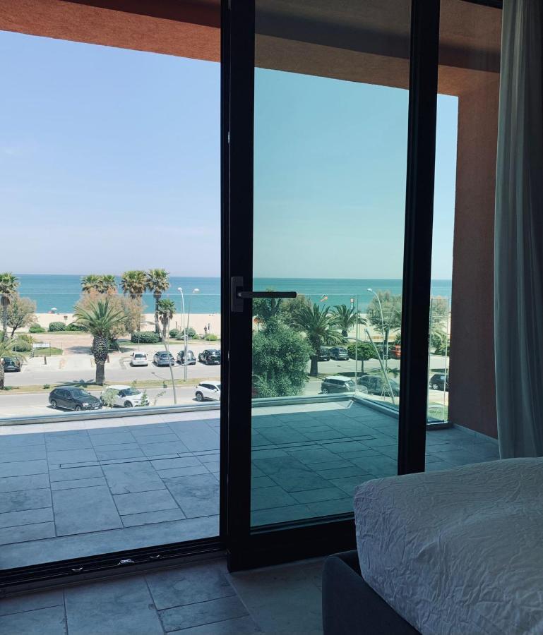 Piccola Maesta' Boutique Rooms ชิวิตาโนวา มาร์เค ภายนอก รูปภาพ