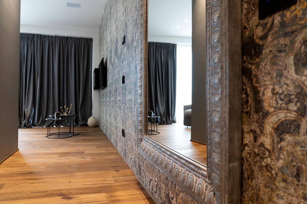 Piccola Maesta' Boutique Rooms ชิวิตาโนวา มาร์เค ภายนอก รูปภาพ
