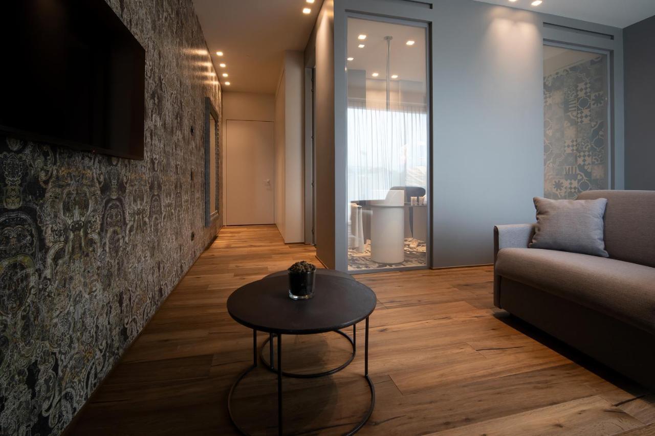 Piccola Maesta' Boutique Rooms ชิวิตาโนวา มาร์เค ภายนอก รูปภาพ